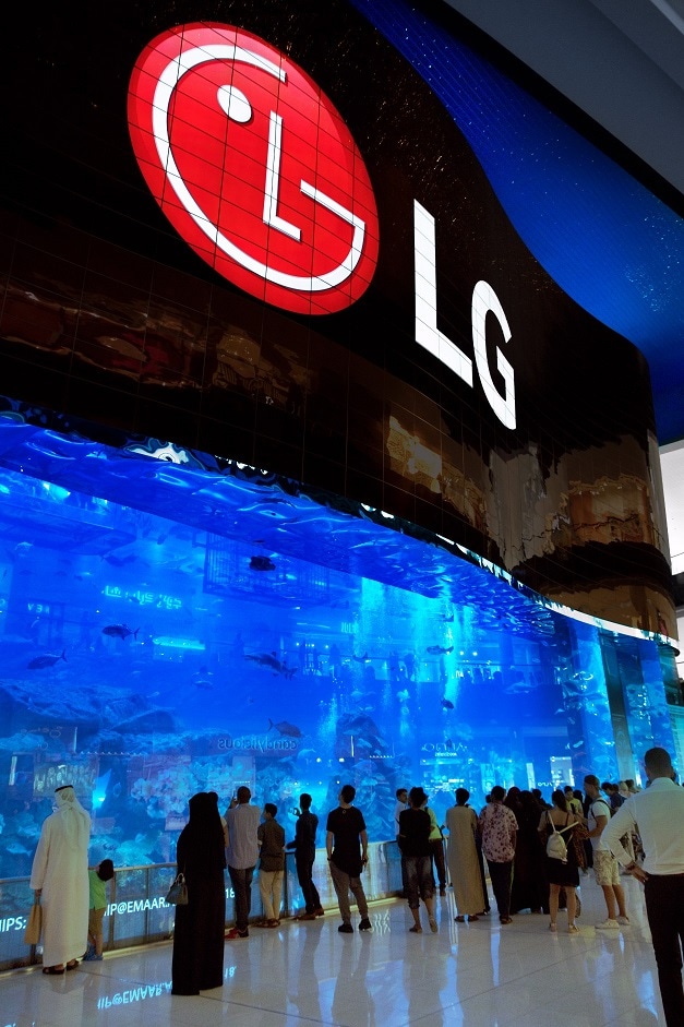 LG UNVEILS HIGH RESOLUTION VIDEO WALL DUBAI MALL LG UAE
